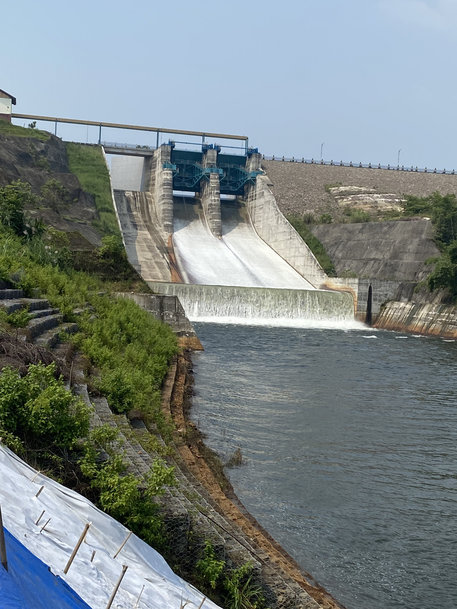 Como a plataforma PcVue supervisiona a gestão da água na barragem de Karian na Indonésia